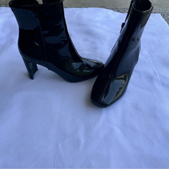 Black heel boots - Picture 3 of 4